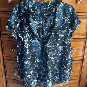 Simply Vera Vera Wang Black and Blue Floral Blouse